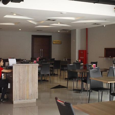 Brothers Inn Sukoharjo Extérieur photo