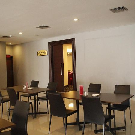Brothers Inn Sukoharjo Extérieur photo